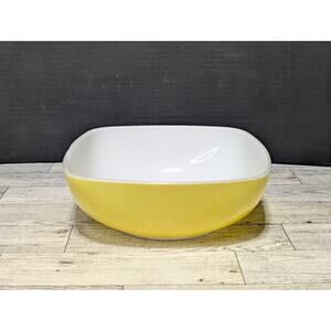 Vintage Pyrex 1.5 Qt. Yellow/White Ovenware USA Hostess Square #515B-015